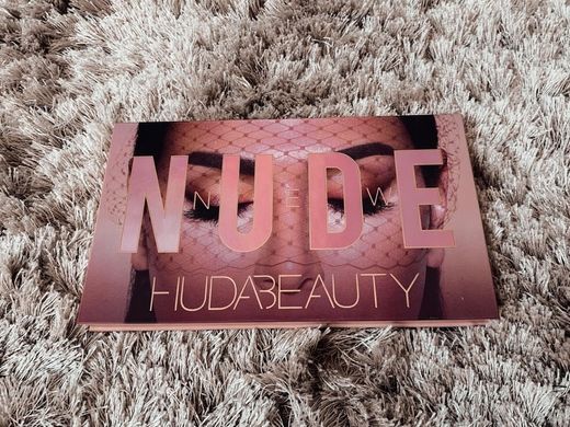 HUDA BEAUTY The New Nude Eyeshadow Palette