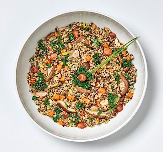 Quinoa tricolor com Shiitake e avelãs sem glúten 