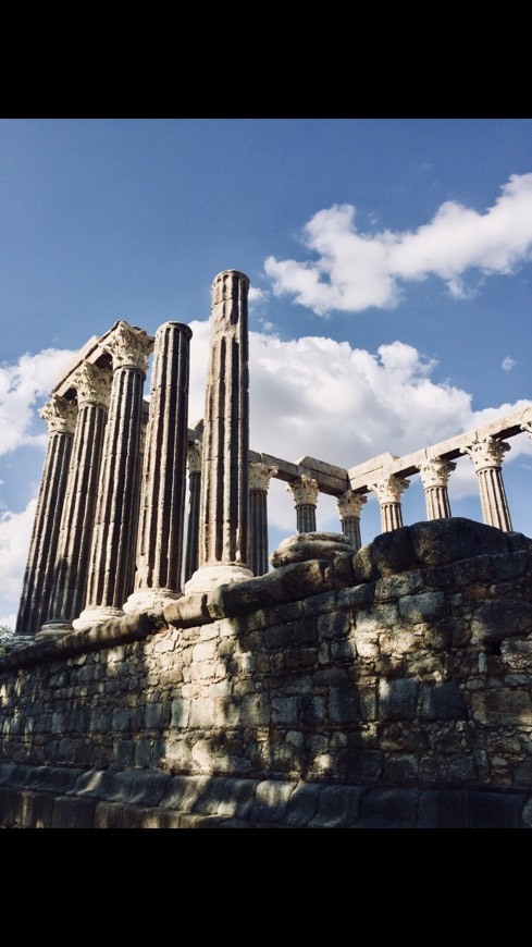 Place Templo romano de Évora