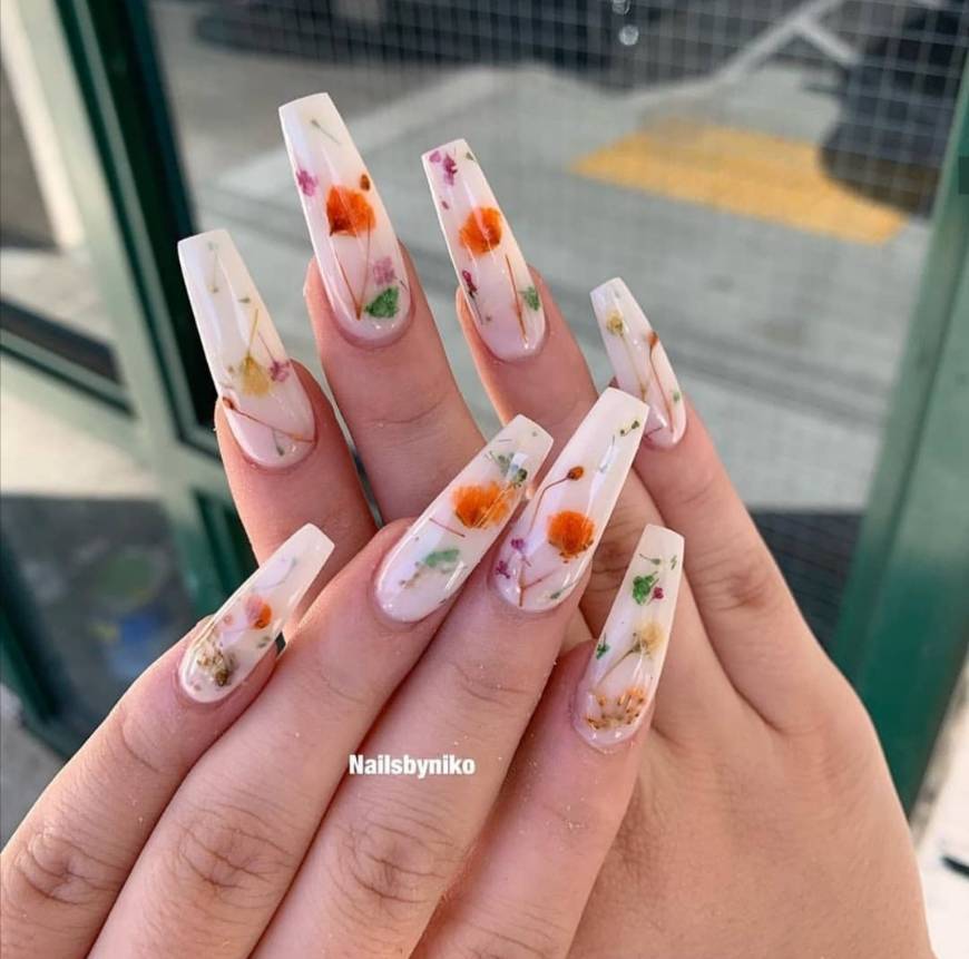 Moda Nails inspiration 🌸🌼