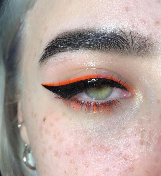 Moda Black and orange makeup