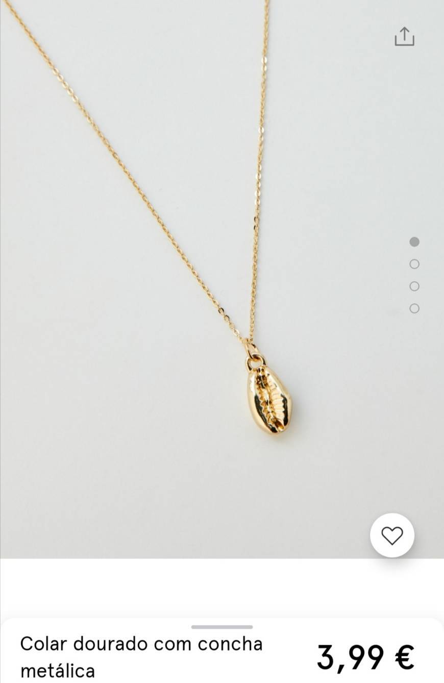 Social Colar dourado com concha metálica 