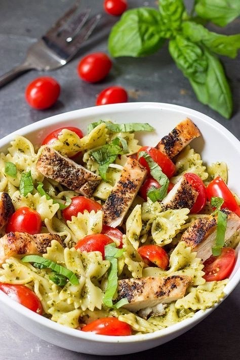 Fashion Pesto Pasta with Grilled Chicken