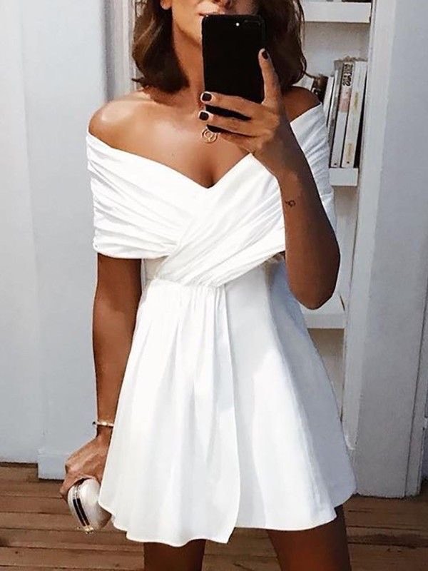 Moda Vestido branco com decote