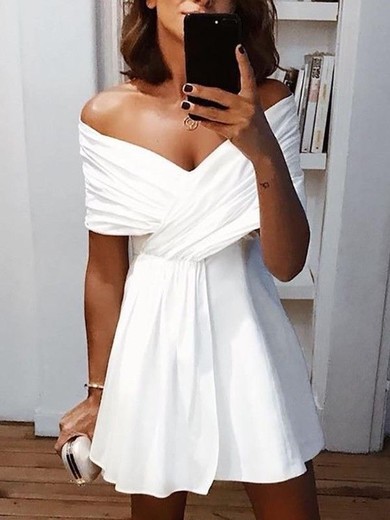 Vestido branco com decote