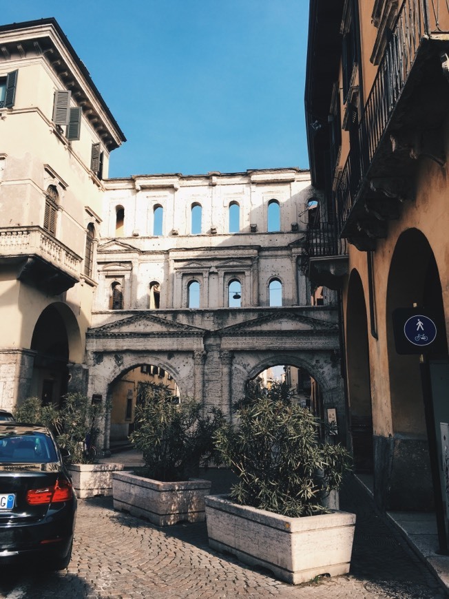 Place Porta Borsari