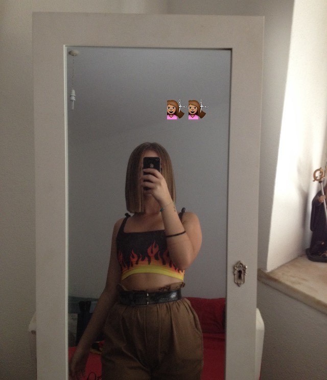 👩🏼