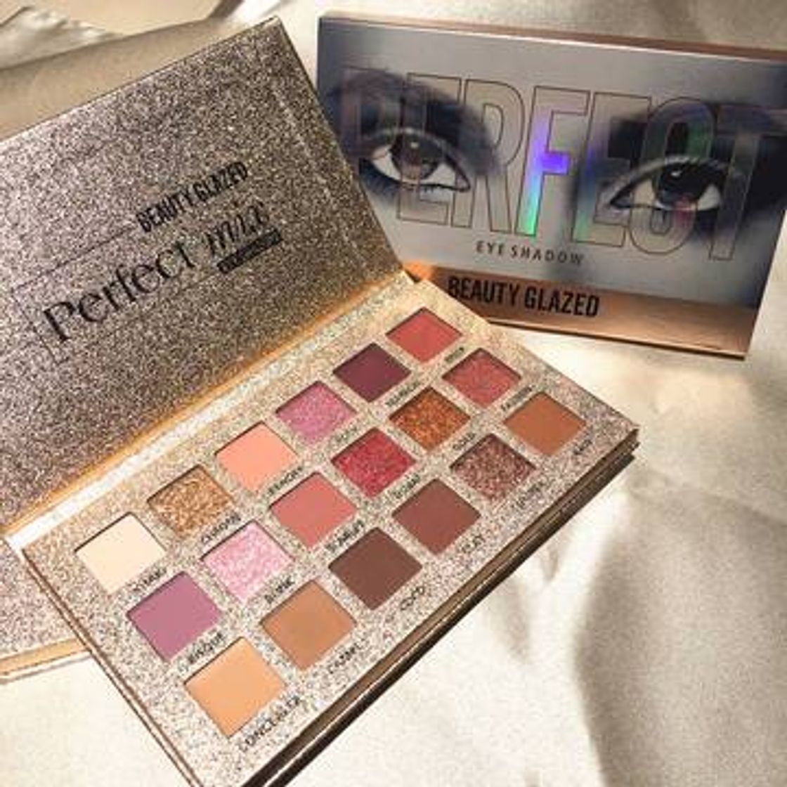 Social Beauty Glazed 18 Colores Paleta de sombra de ojos Maquillaje Brillo Mate