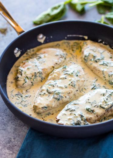 Peitos de frango com molho de queijo parmesão 