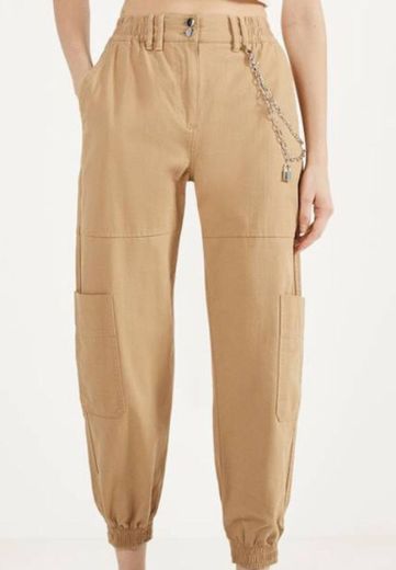 Pantalón jogger con cadena