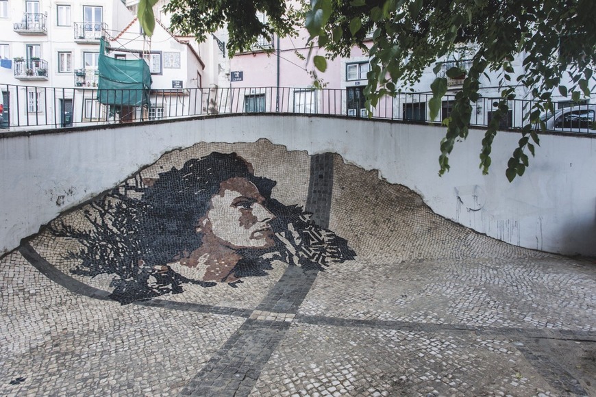 Lugar Vhils - “Calçada” – tribute piece to the late fado diva Amália Rodrigues - 2015