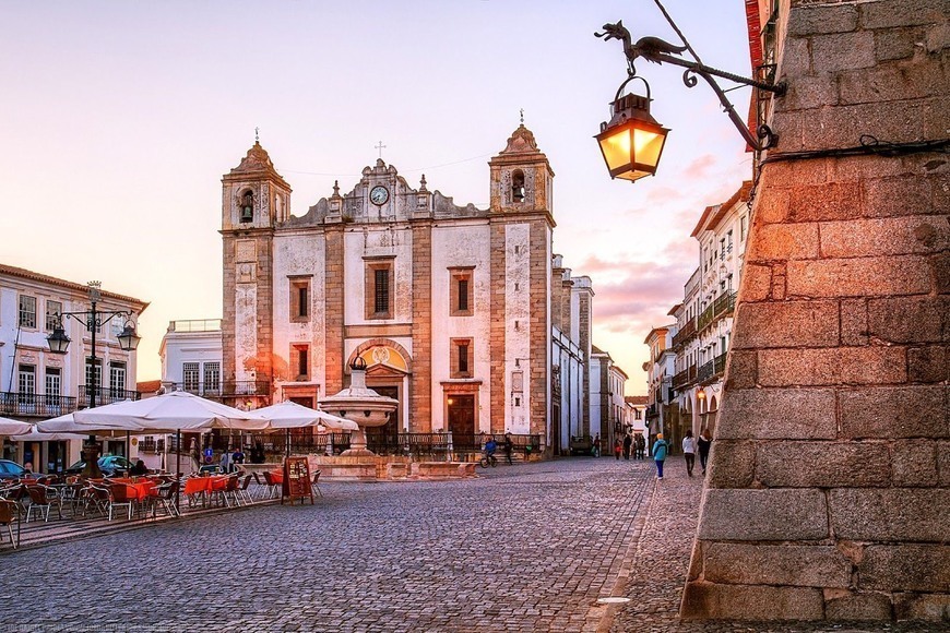 Place Praça do Giraldo