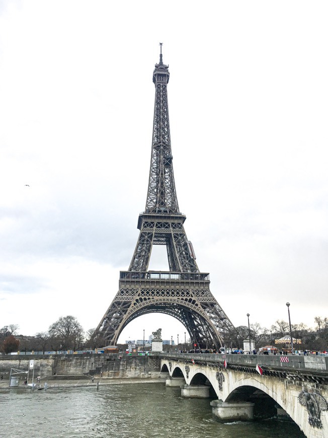 Lugar Eiffel Tower