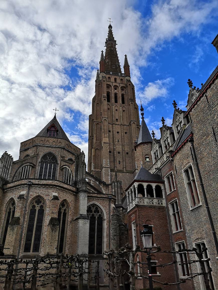 Place Basilique du Saint-Sang de Bruges