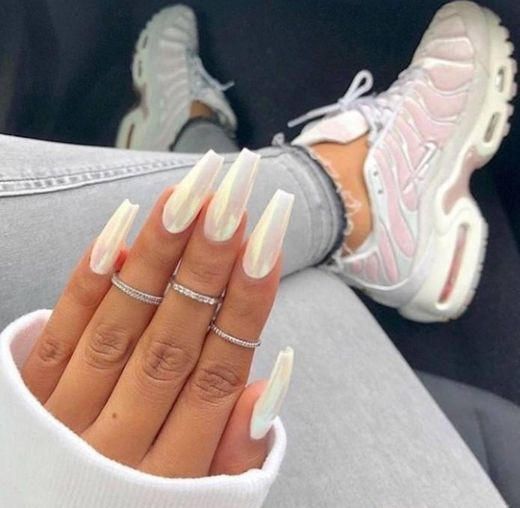 Matte white nails 