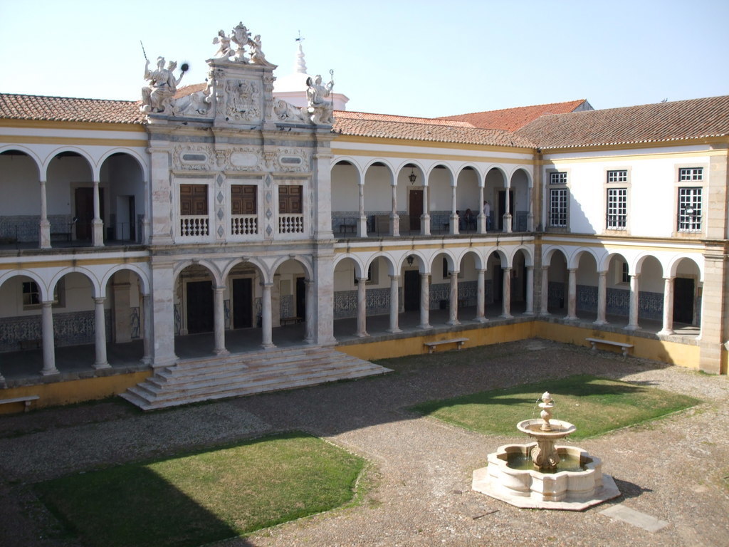 Universidad de Évora
