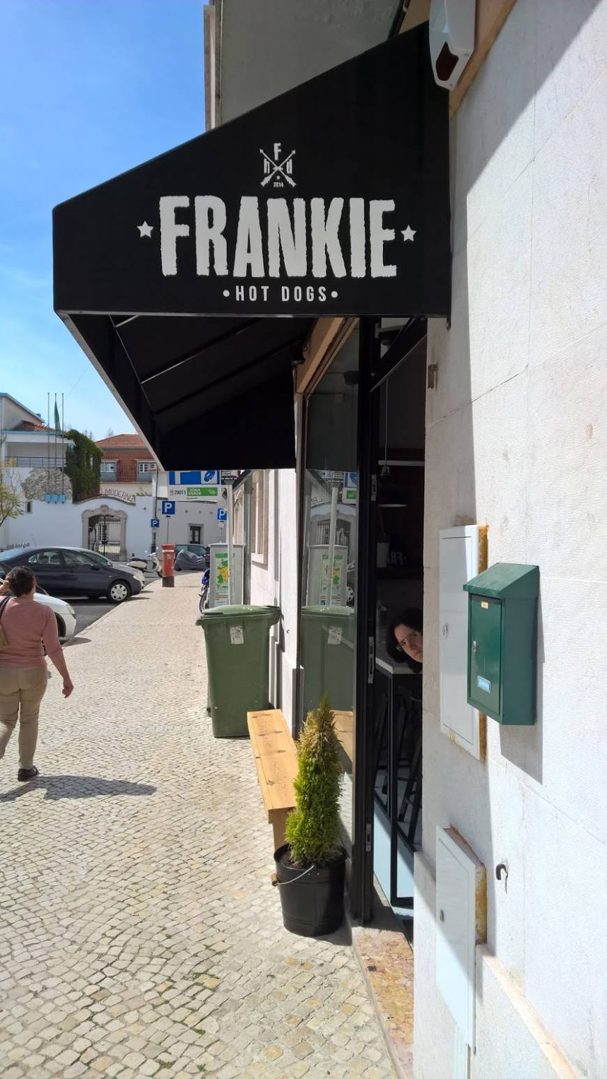 Restaurantes Frankie Hot Dogs