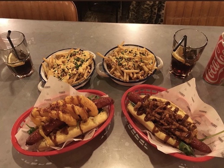 Restaurantes Frankie Hot Dogs