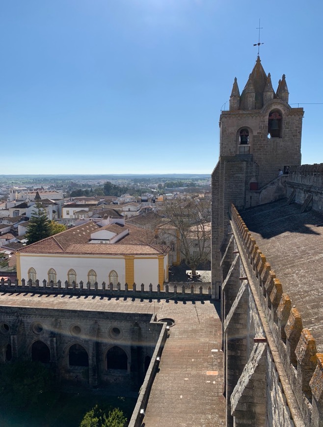 Évora