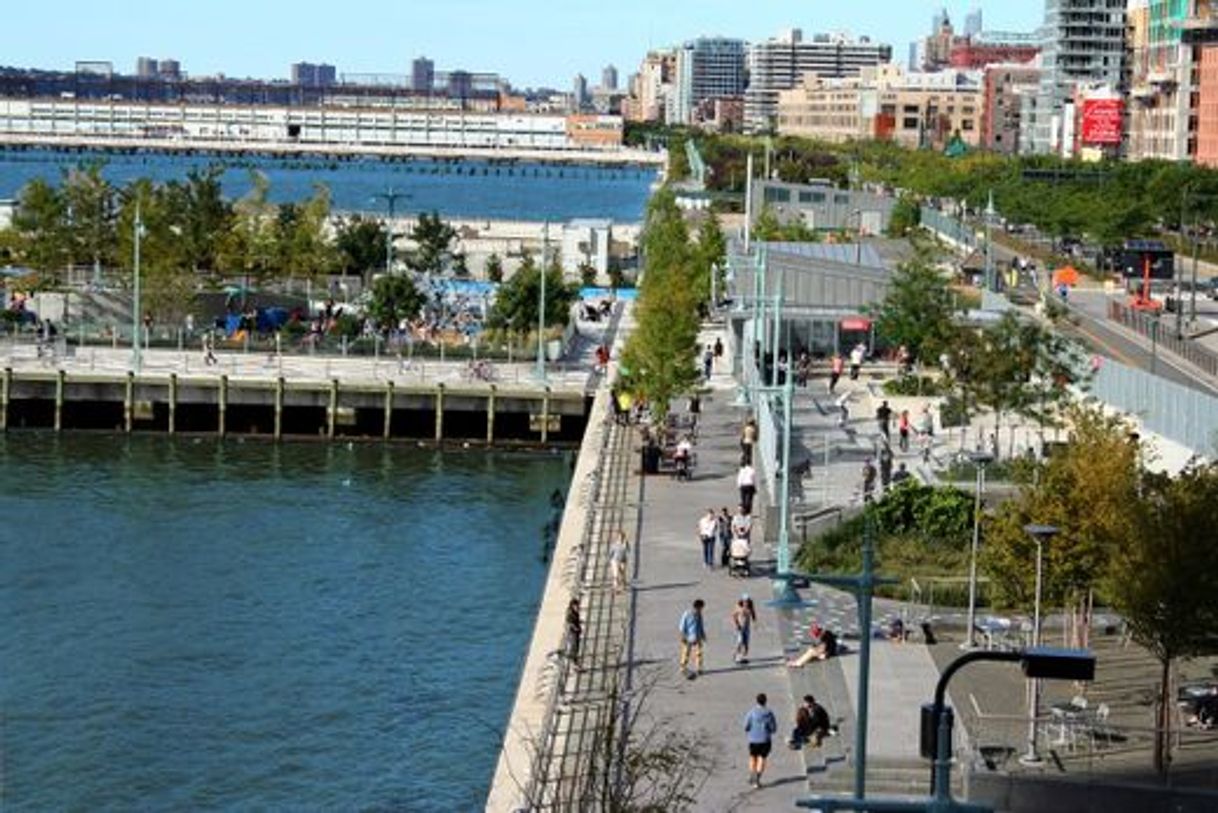 Places Pier 25 at Hudson River Park