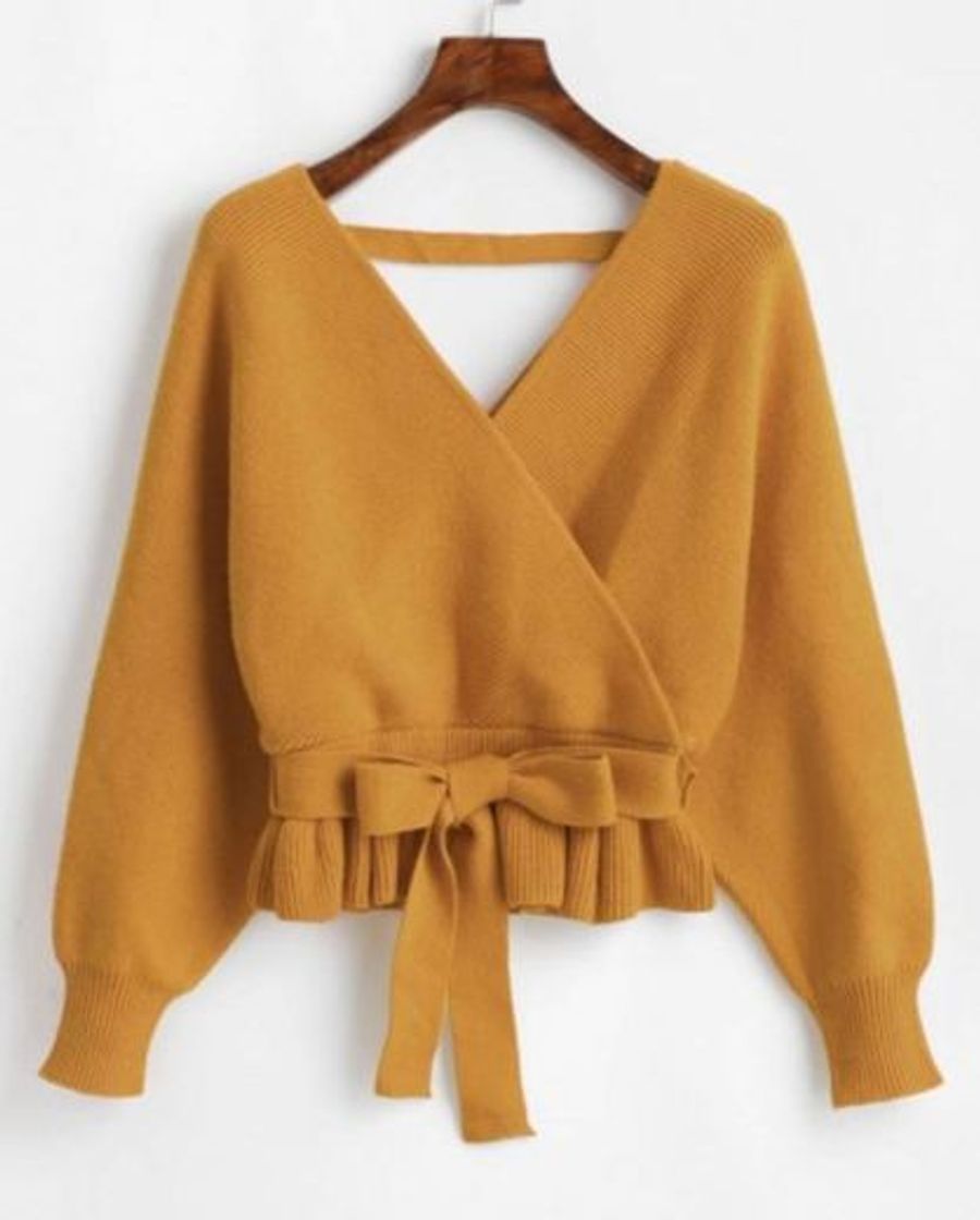 Producto Plunging Batwing Sleeve Peplum Belted Sweater