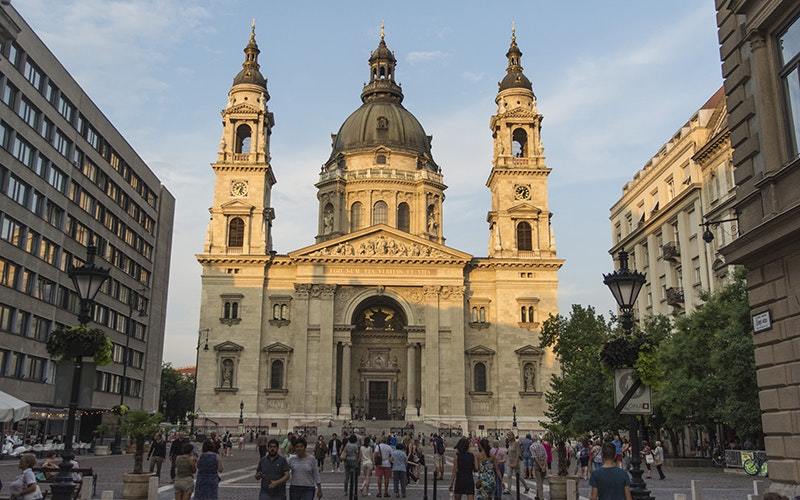 Place Basílica de San Esteban