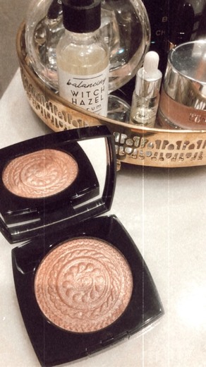 Illuminating powder 