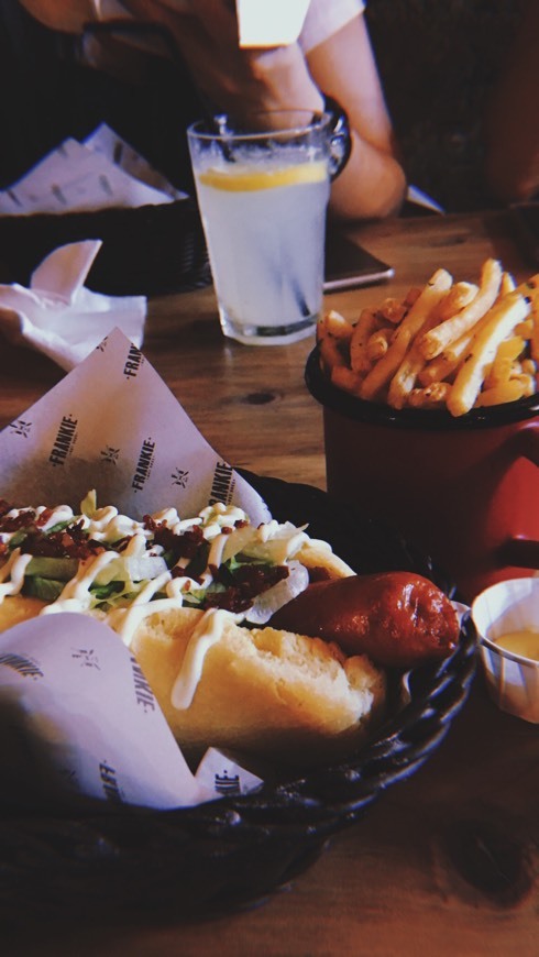 Restaurantes Frankie Hot Dogs