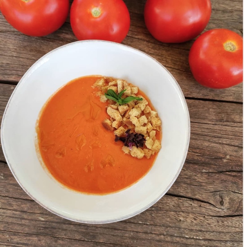 Moda Sopa de Tomate Assado e Manjericão