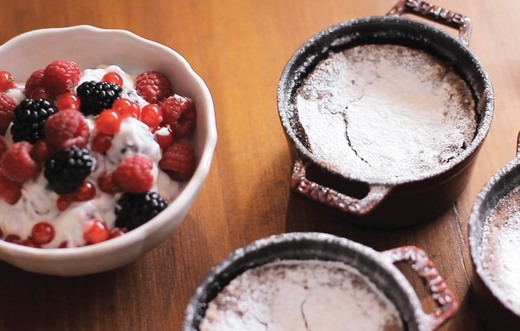 Brownie de Chocolate com Mascarpone de Frutos do Bosque