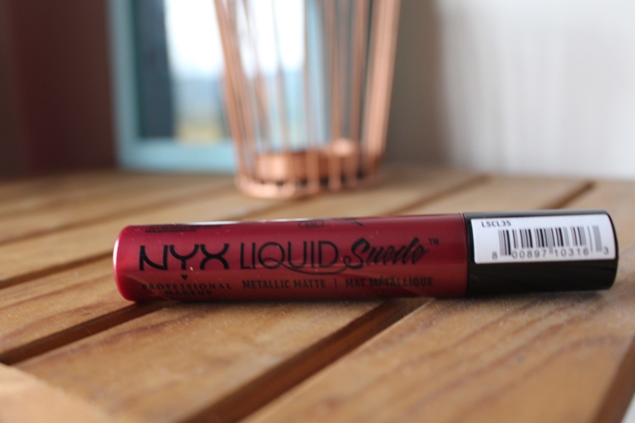 Batom Líquido Metálico Mate Suede da NYX Professional Makeup