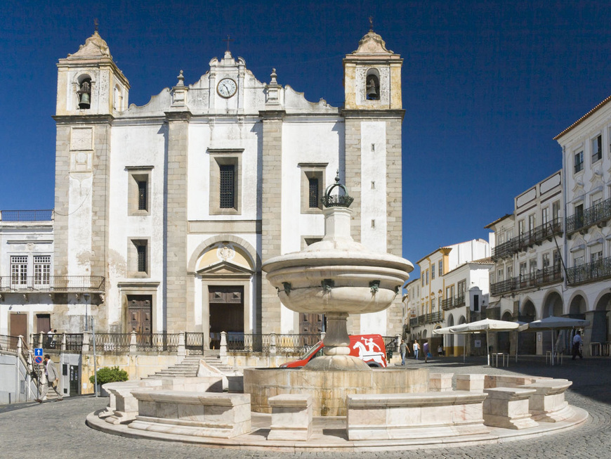 Place Praça do Giraldo.