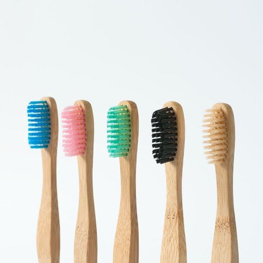 Escova de dentes em bambu 