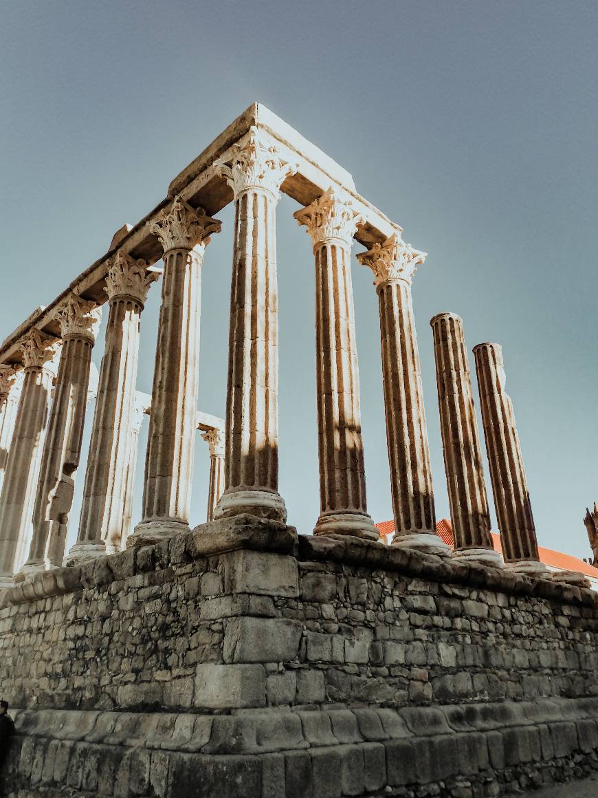 Place Templo romano de Évora