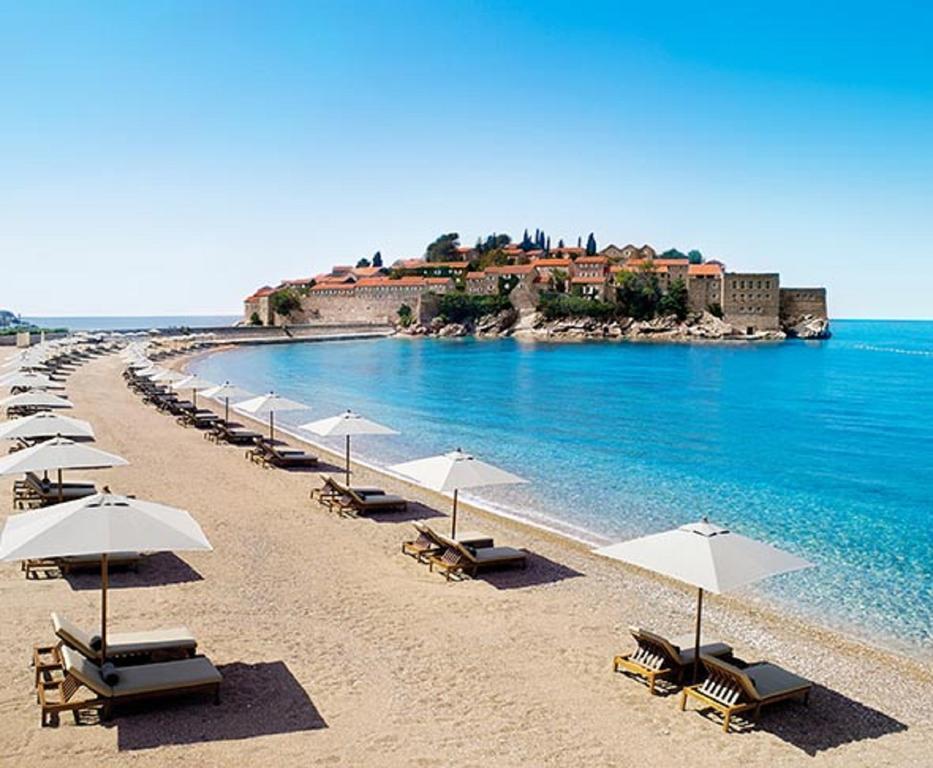 Place Aman Sveti Stefan - Luxury Resort in Montenegro 