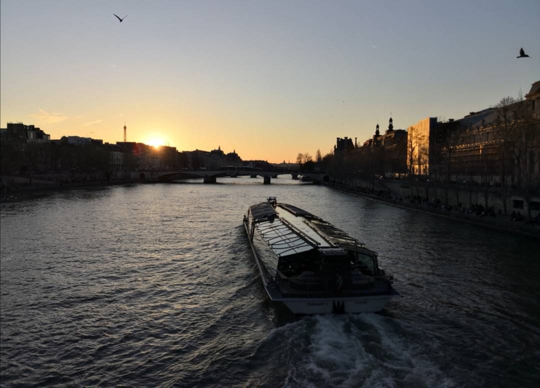 Place Bateaux-Mouches