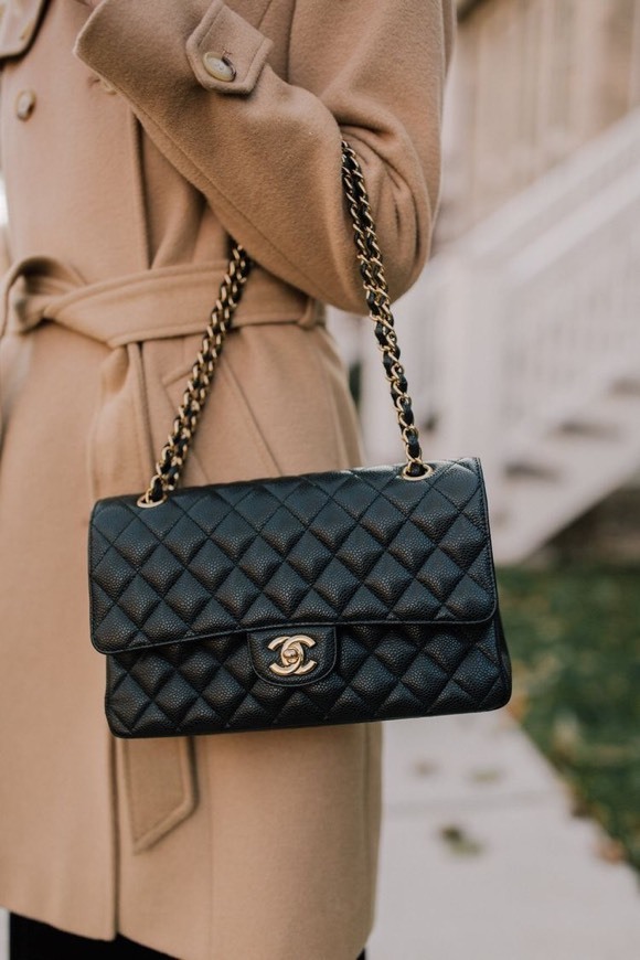 Social CHANEL classic flap bag