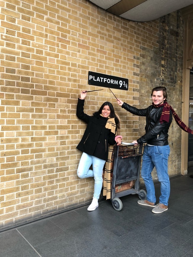 Place The Harry Potter Shop at Platform 9¾