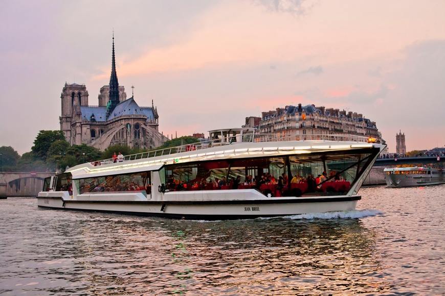 Place Bateaux-Mouches