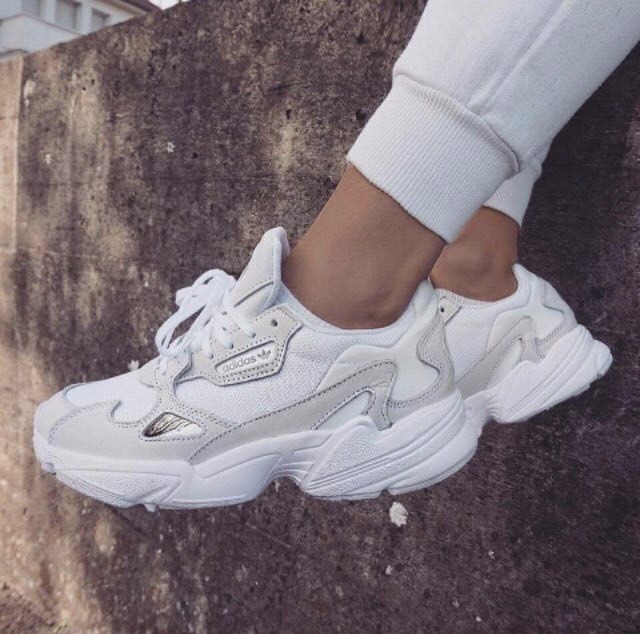 Moda Adidas Falcon