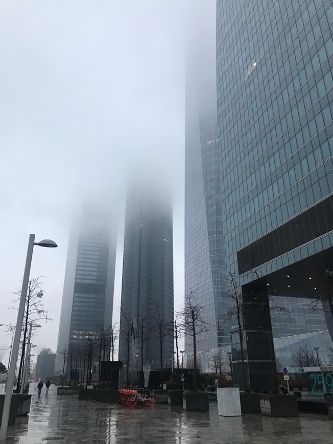 Place Cuatro Torres