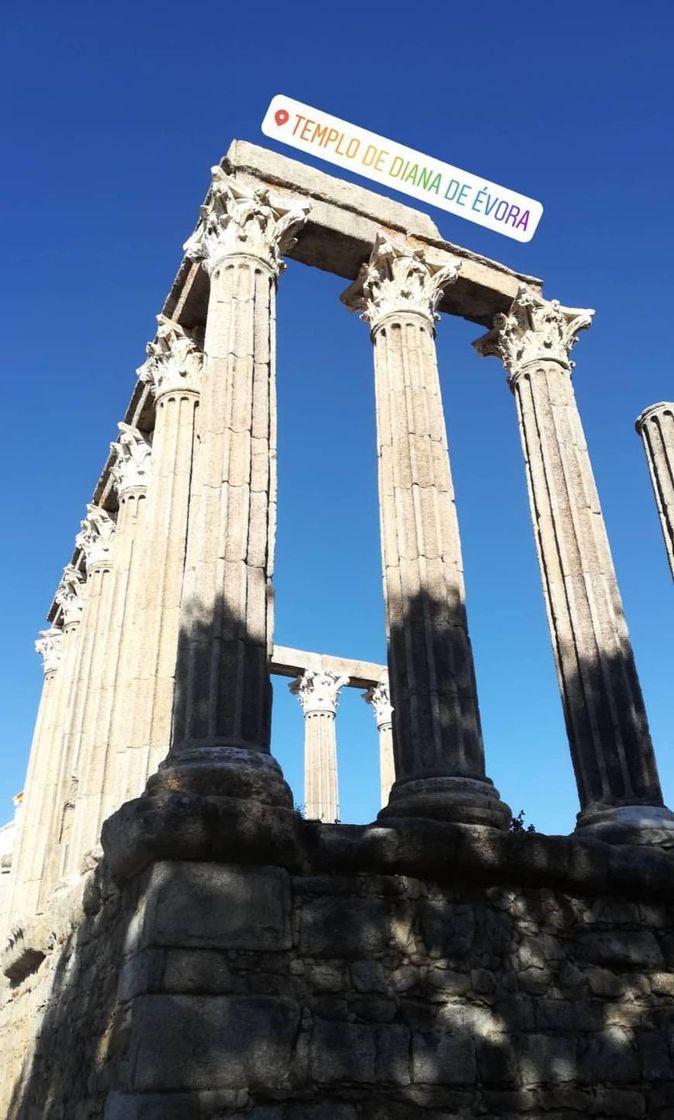 Place Templo romano de Évora