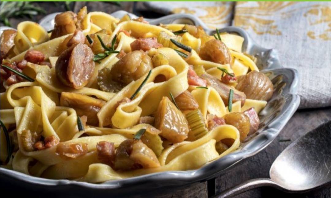 Fashion Tagliatelle com castanhas e bacon