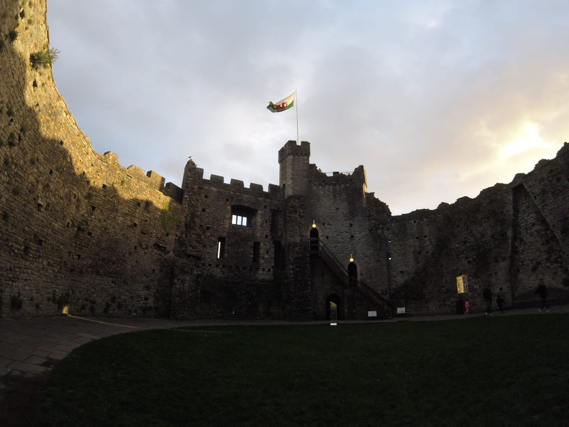 Place Cardiff Castle