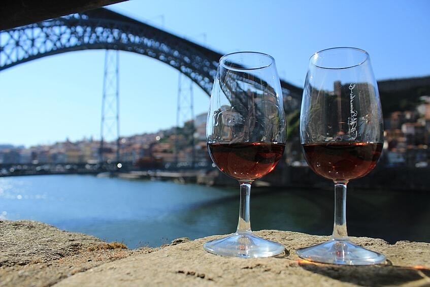 Lugares Private Wine Tour - LAB PORTUGAL TOURS