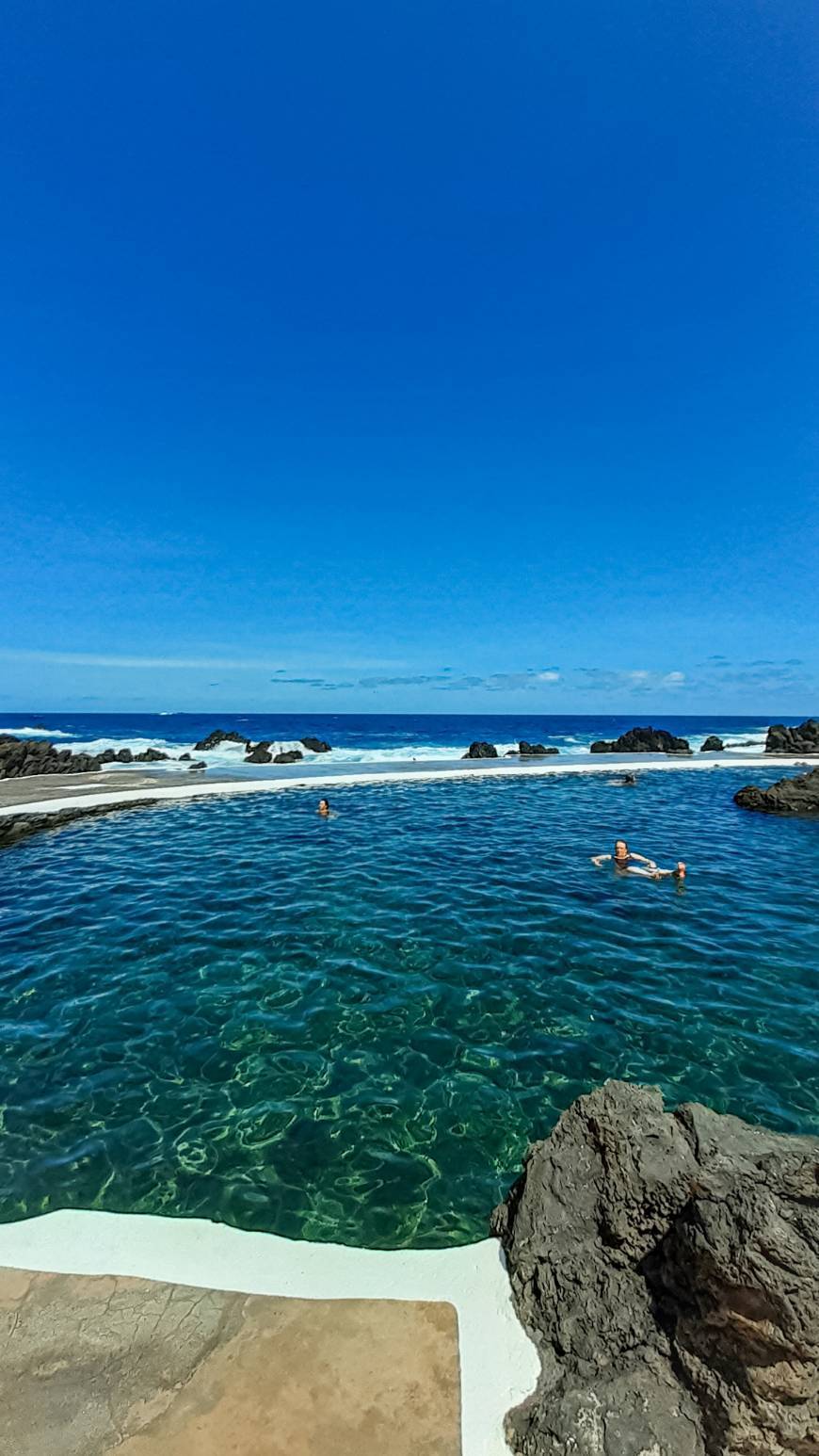 Lugar Piscinas Naturais de Porto Monìz