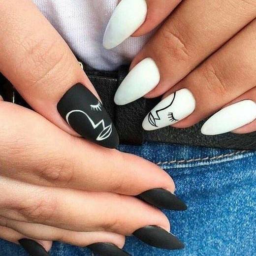 Unhas com rostos