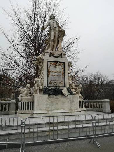 Mozart Monument, Vienna