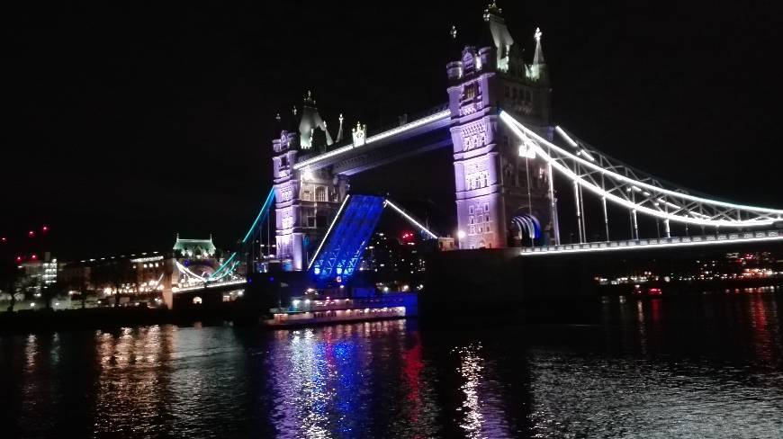 Place Tower Bridge