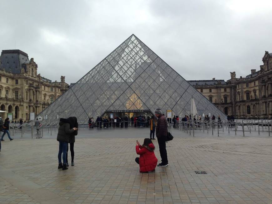 Place Museo del Louvre